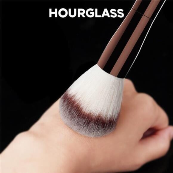 Hourglass Makeup Brush- No.1 Round Head Powder Brush Soft and Skin-friendly - Picture 2 of 7